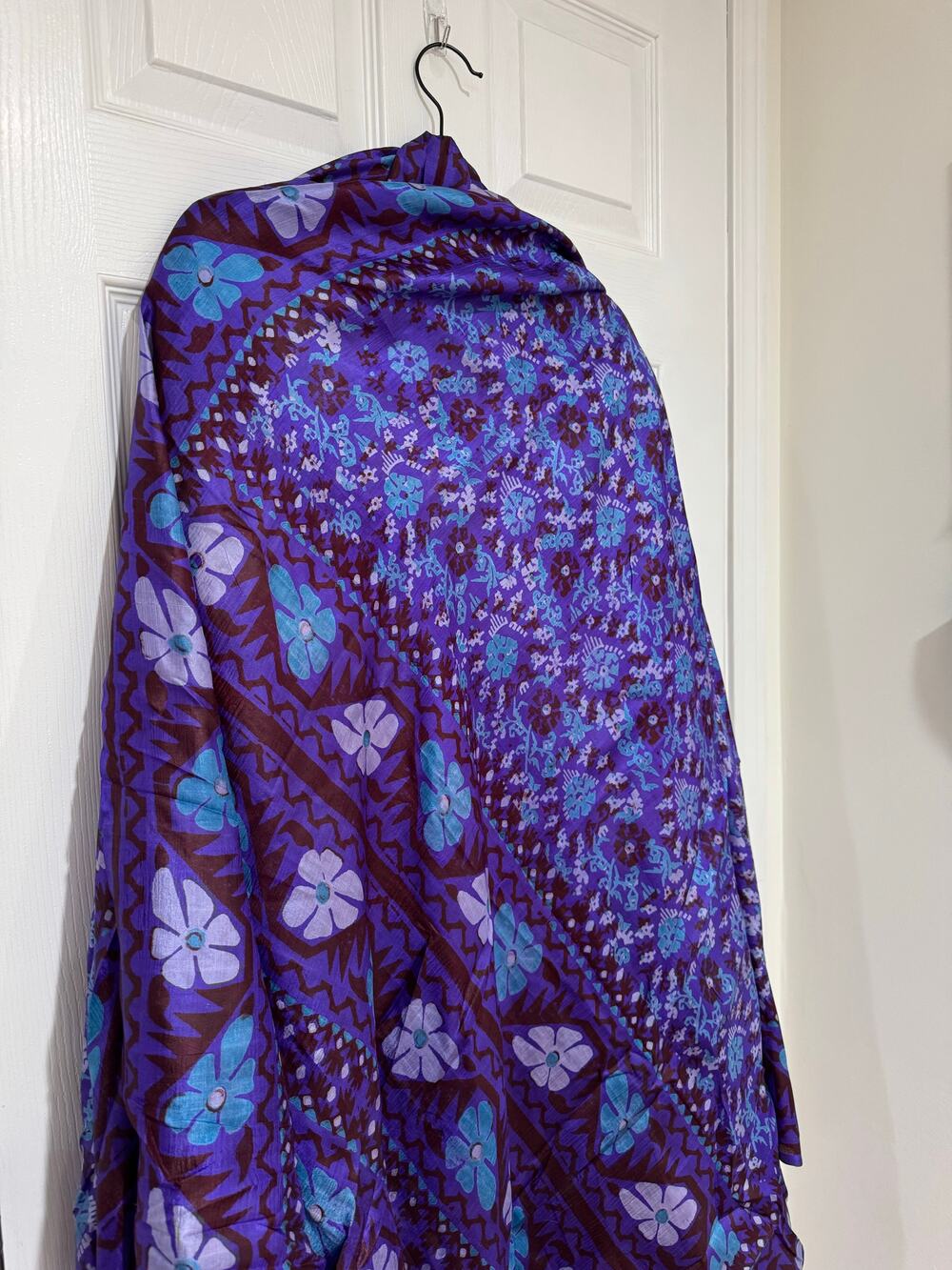 Gorgeous Vintage Purple Silk Sari Saree Silk 70s 1970s Sewing India